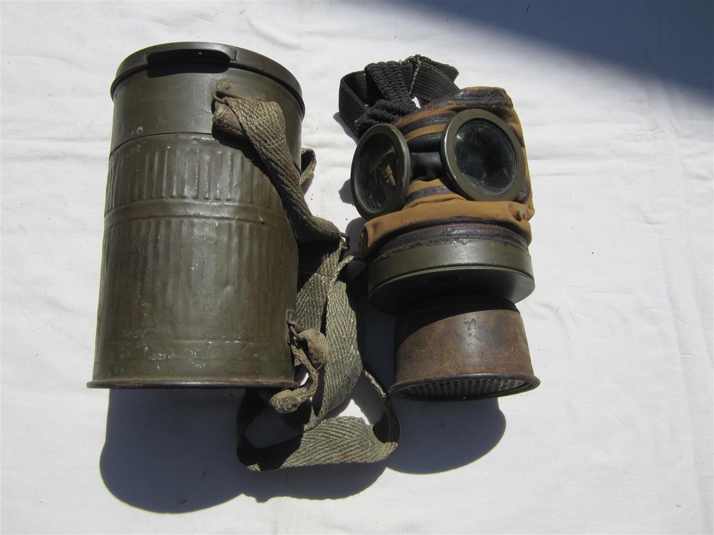 Polish Gasmask, Tin & Straps - 1930